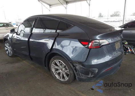 2023 Tesla Model Y Awd/Long Range Dual Motor All-Wheel Drive z USA, uszkodzony, nr VIN 7SAYGDEE3PA121904